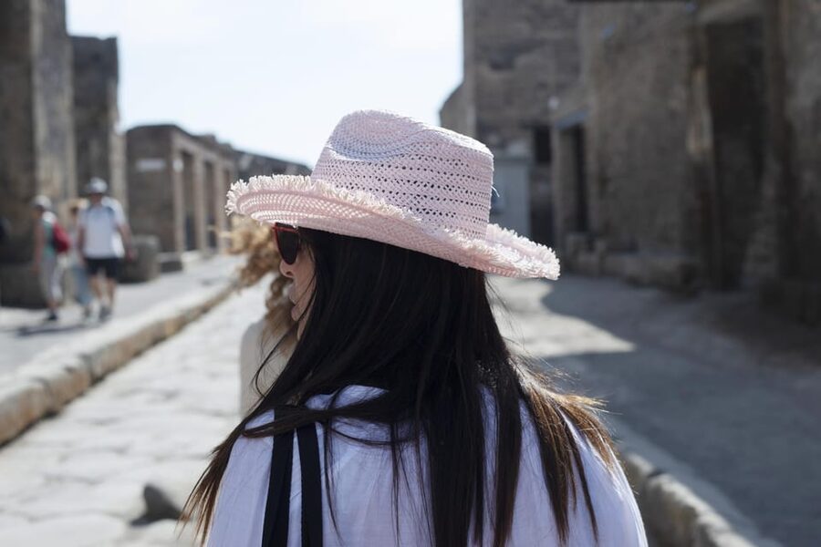 Discover Pompeii: English Walking Tour of the Buried City - Meeting at 10:30: The Hotel Vittoria Start and the Red inStazione Sign