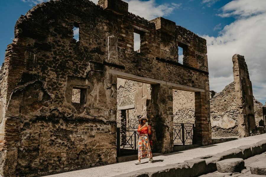 Discover Pompeii: Spanish Walking Tour of the Buried City - Key things to know before you go