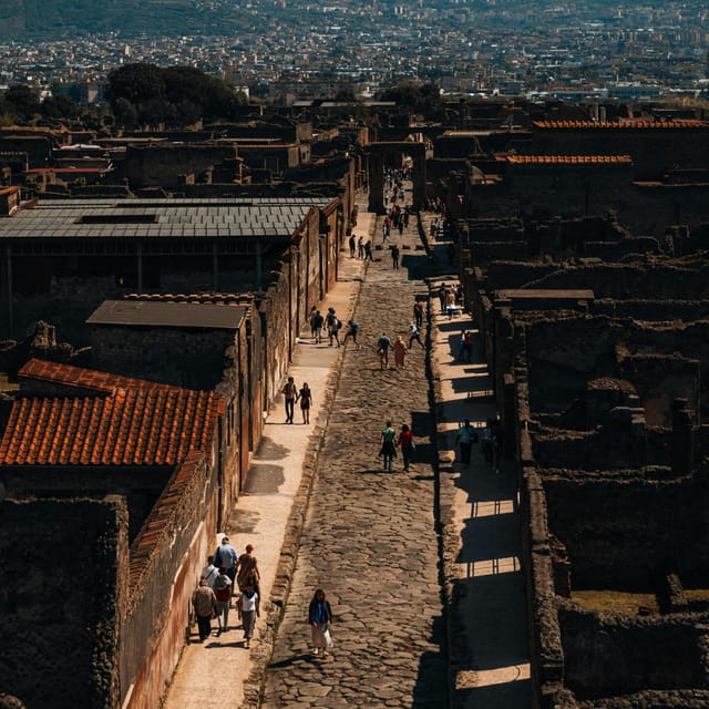 Discover Pompeii: Spanish Walking Tour of the Buried City - The 2-hour Pompeii walk: what you’ll cover