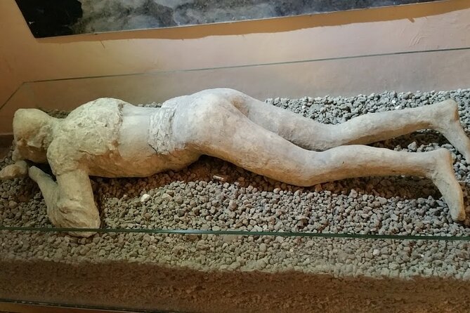 Exclusive Pompeii with Wine and Lunch on Vesuvius-Skip-the-line - Theatre and the Antiquarium: entertainment and context before the streets