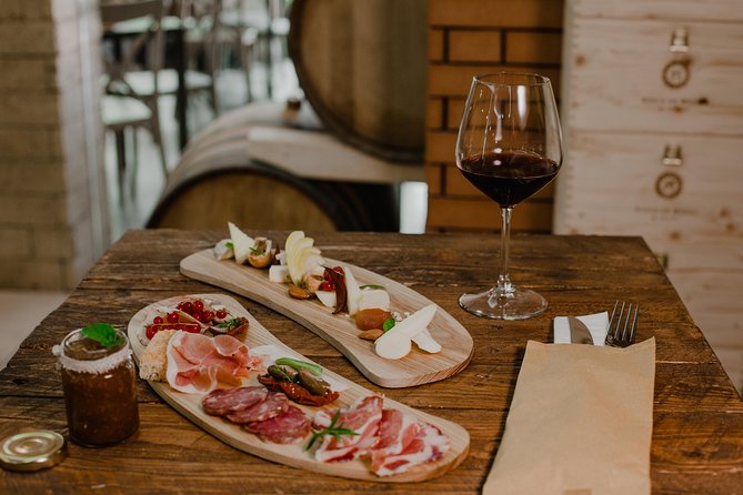 Explore Pompeii: Private Tour, Wine Tasting & Lunch - Wine tasting and 3-course lunch: built-in recovery time