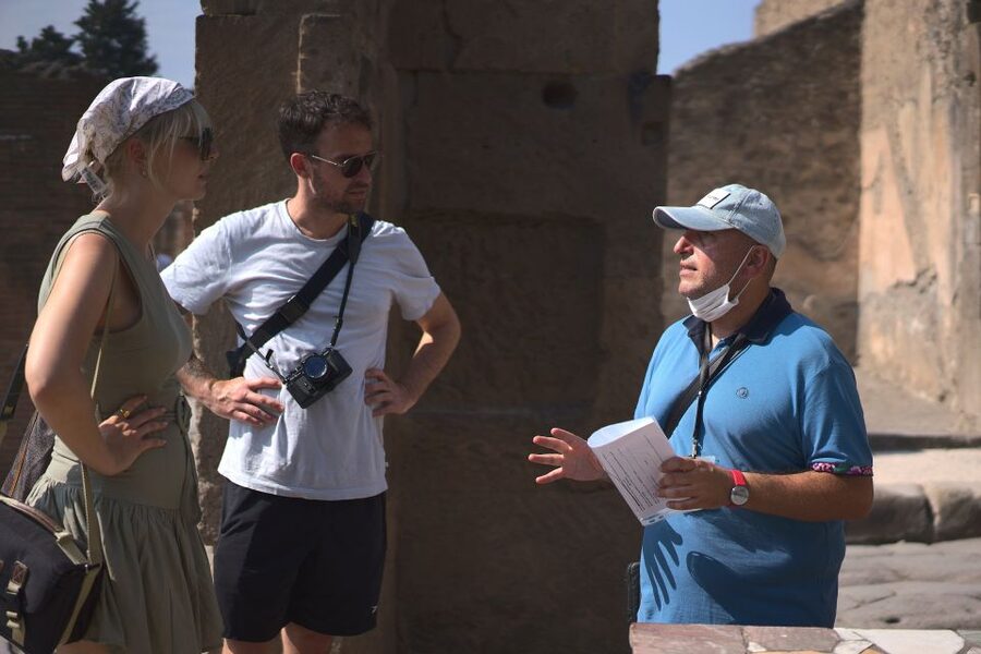 From Amalfi: Pompeii and Mount Vesuvius Private Day Trip - Lunch break near the ruins: a breather before Vesuvius