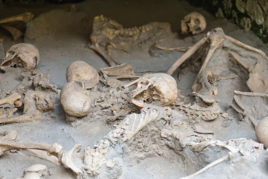 Herculaneum: Private Walking Tour with Archeologist Guide - Sacellum of the Augustales: A Spiritual Side of the Town