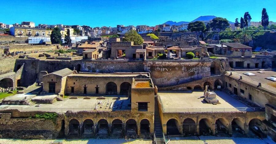 Herculaneum with an Archaelogical Guide & Ticket - The guided Herculaneum route: 1.5 hours with an archaeologist