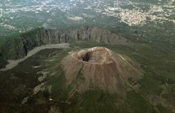 Mount Vesuvius Tour from Pompeii Led by an Expert Guide - Why this Vesuvius hike starts right in Pompeii