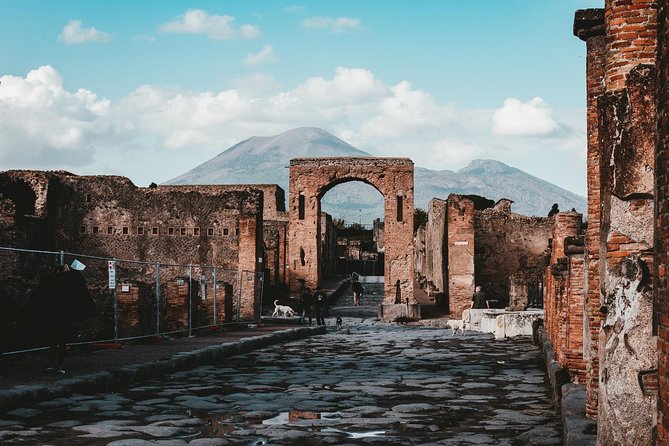 Pompei Skip The Line 2-Hours Guided Tour in English or Italian - Exploring on your own after: map time, slow walking, smart choices