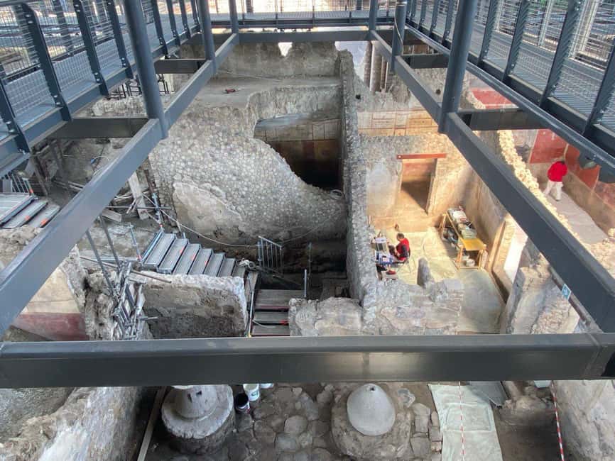 Pompei: the Latest Discoveries with your Archaeologist - The Roman entry feeling: history first, then the Forum Bath House