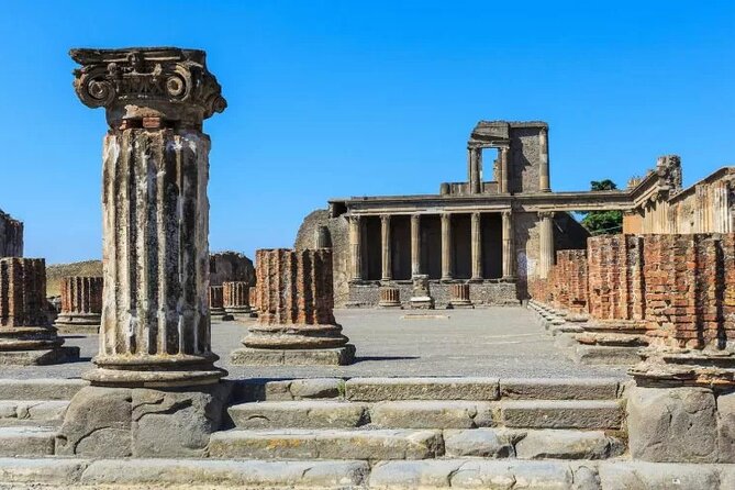 Pompei three hours with an expert guide - Two theaters, a brothel, and spa rooms: public life plus leisure