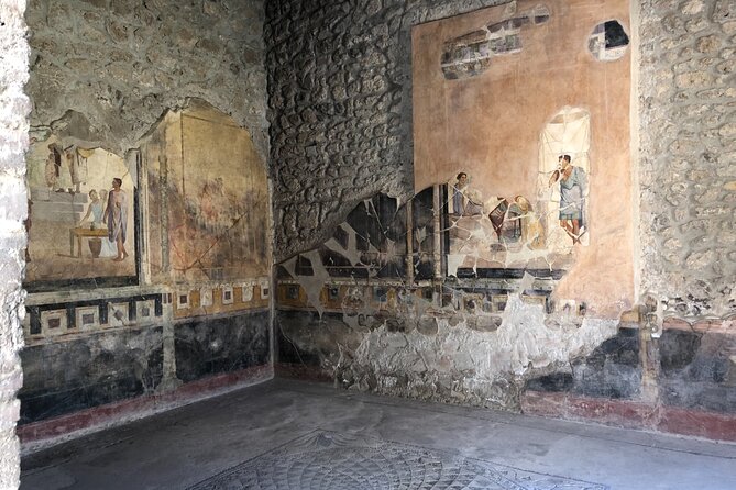 Pompei three hours with an expert guide - The amphitheater: understanding scale up close