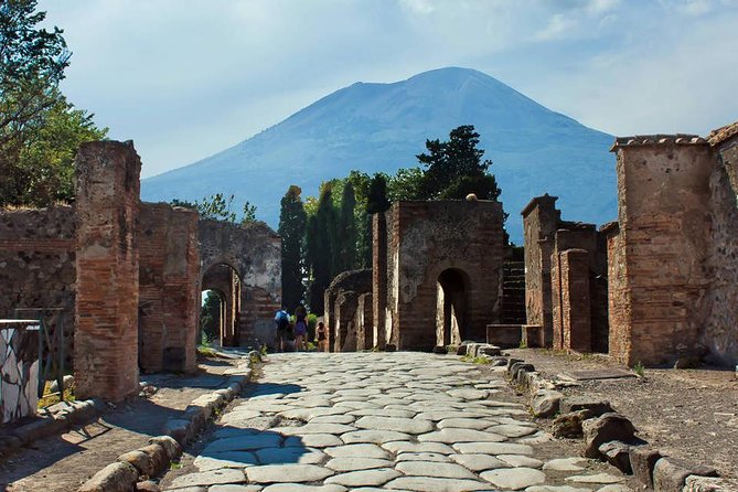 Pompeii 2 h guided tour - Skip-the-line Priority Access - Meeting Point at Ristorante Suisse: How to Find the Start