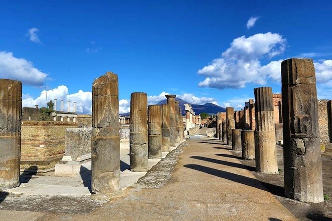 Pompeii 2 h guided tour - Skip-the-line Priority Access - The Walk: Cobblestones, Heat, and Keeping Your Energy
