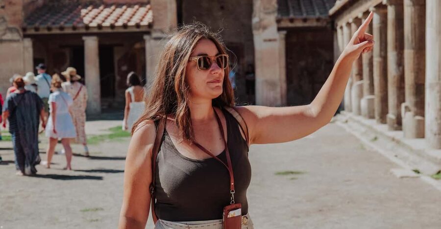 Pompeii 3hours Villa of Mysteries tour with an Archaeologist - From cobblestone streets to Roman daily life