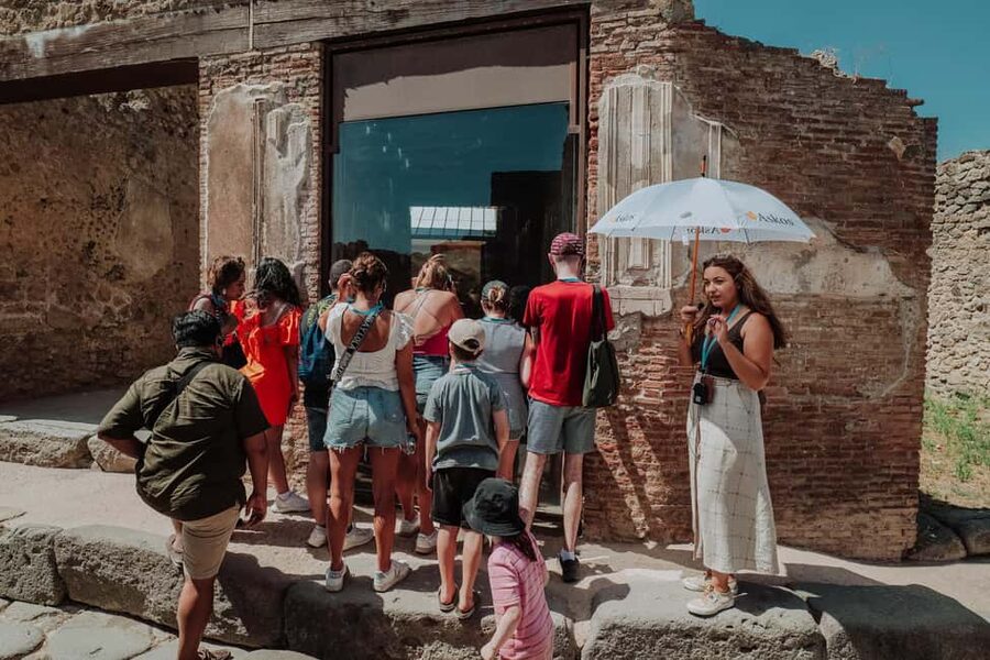 Pompeii 3hours Villa of Mysteries tour with an Archaeologist - Public life stops: theatre, baths, basilica, and the civic forum