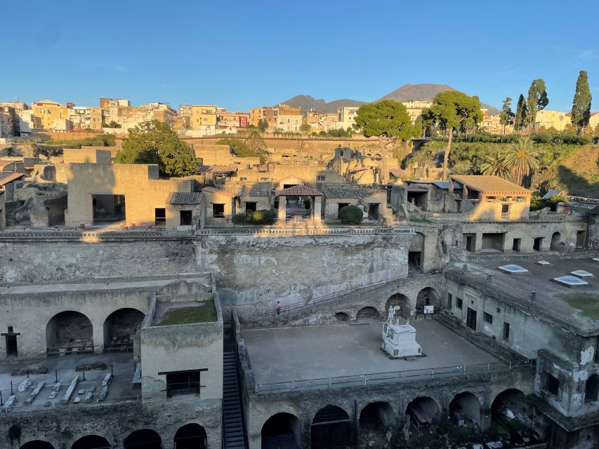 Pompeii and Herculaneum: Guided Tour with an Archaeologist - Benedetto as a guide: humor plus scholarship in real-world pacing