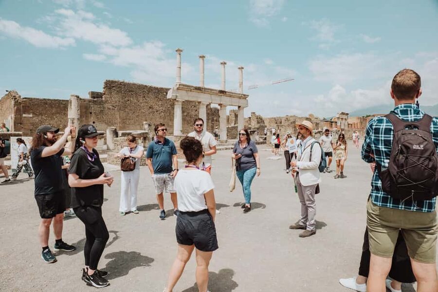 Pompeii and Oplontis: Small Group Tour with an Archaeologist - Meeting Porta Marina Superiore and Getting Oriented Fast