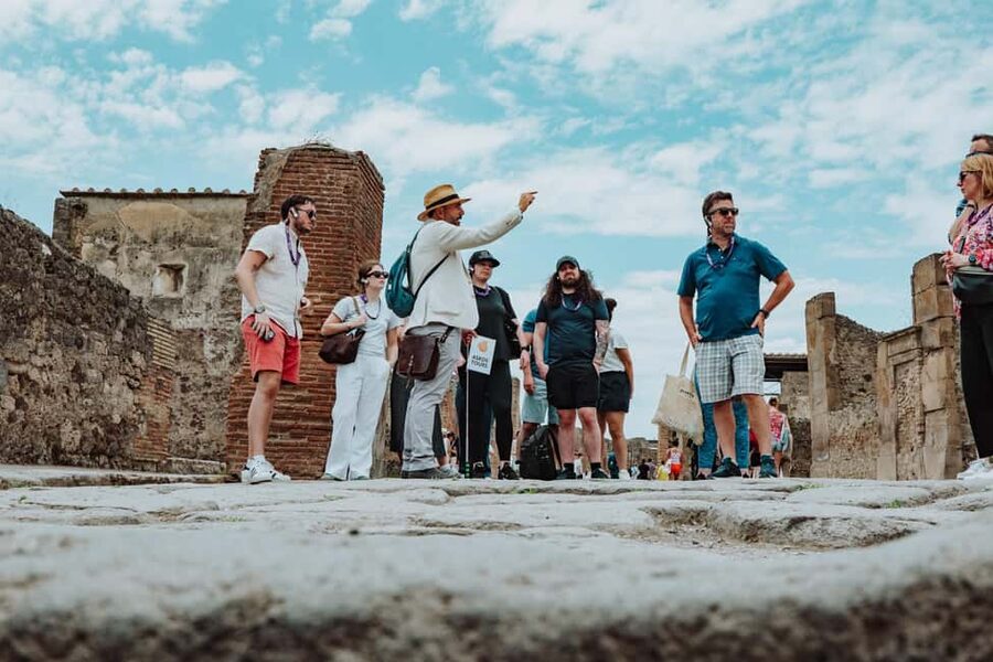 Pompeii and Oplontis: Small Group Tour with an Archaeologist - Temple of Apollo, the Basilica, and the House of Menander