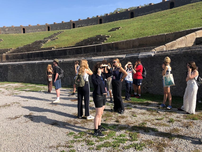 Pompeii: AR Glasses Augmented Reality Tour - Stop 3: Return to Coffee Shop Vittoria