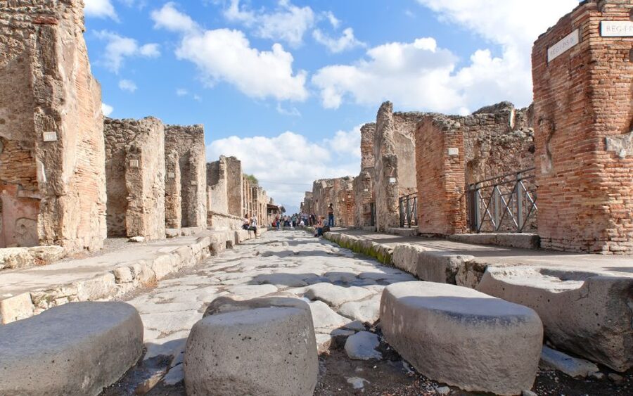 Pompeii: Archeological Tour & Wine Tasting at Mt. Vesuvius - The Transfer to Vesuvius: Short Ride, Big Mood Change
