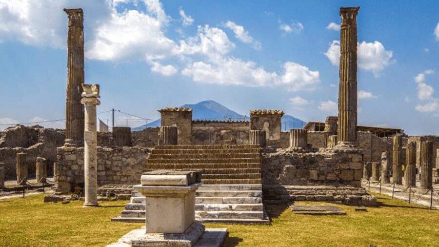 Pompeii Audioguide - TravelMate app for your smartphone - The listening experience: 16 tracks, 48 minutes, and pro narration