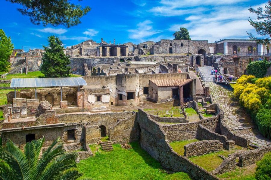 Pompeii: Day Tour of Pompeii and Vesuvius with Bus Transfer - Bus transfer to Vesuvius: less stress, one comfort warning