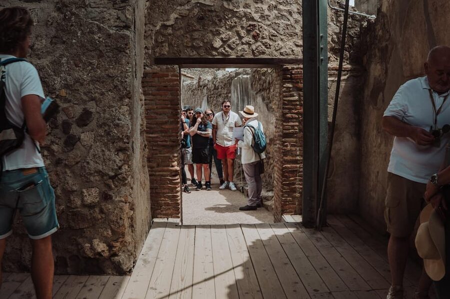Pompeii: Entry Ticket and Guided Tour with an Archaeologist - Pace, headsets, and how to avoid the common annoyances