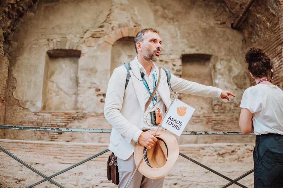 Pompeii: Entry Ticket and Guided Tour with an Archaeologist - House of Menander: domestic life, art, and status signals