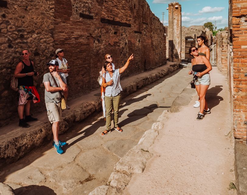 Pompeii: Entry Ticket and Guided Tour with an Archaeologist - Macellum and Forum Baths: daily life, not just monuments