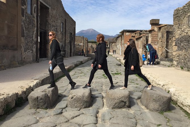 Pompeii excavations: skip-the-line private tour - House Interiors: Villa dei Misteri, Mosaics, and Graffiti