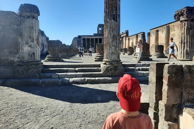 Pompeii: Exclusive Private Walking Tour with an Archaeologist - Stop 1: Casa del Menandro and the Mansion-Scale Shock