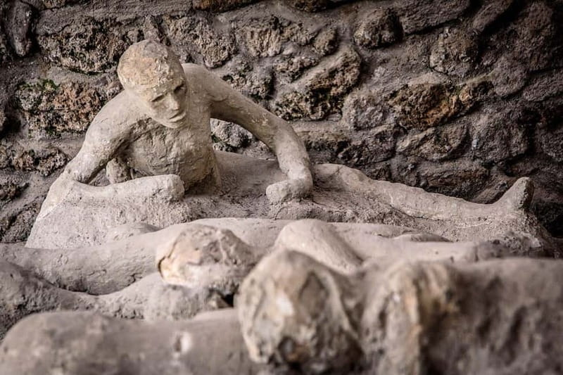 Pompeii: Exclusive Tour with Archaeologist and Entry Tickets - End point near Piazza Esedra: what to do after your tour