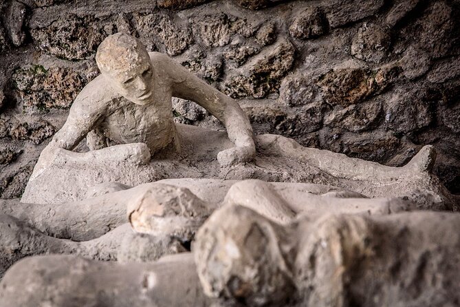 PompeiI Exclusive Tour with your Archaeologist in a Small Group - Via dell’Abbondanza to Teatro Grande: walking the main street and watching plays