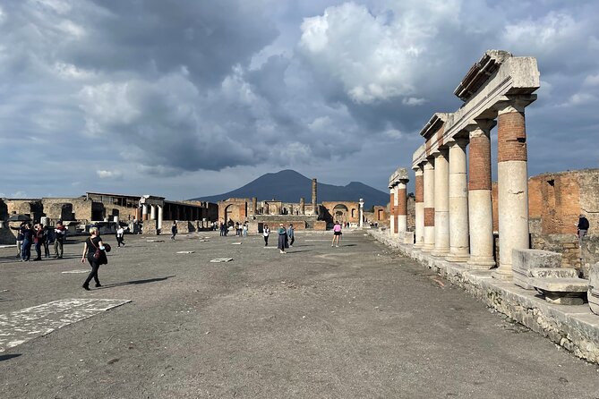 Pompeii Express: 1-Hour Guided Tour - Where you meet and how to not lose your group
