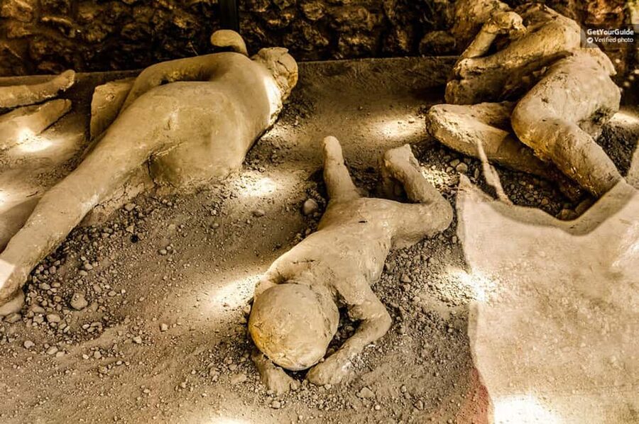 Pompeii: Group Tour with an Archeologist Guide - Theaters and public entertainment: where crowds gathered