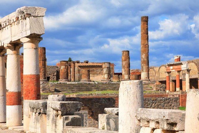 Pompeii Guided Group Tour with Entry Ticket and Archaeologist - Who this tour fits best