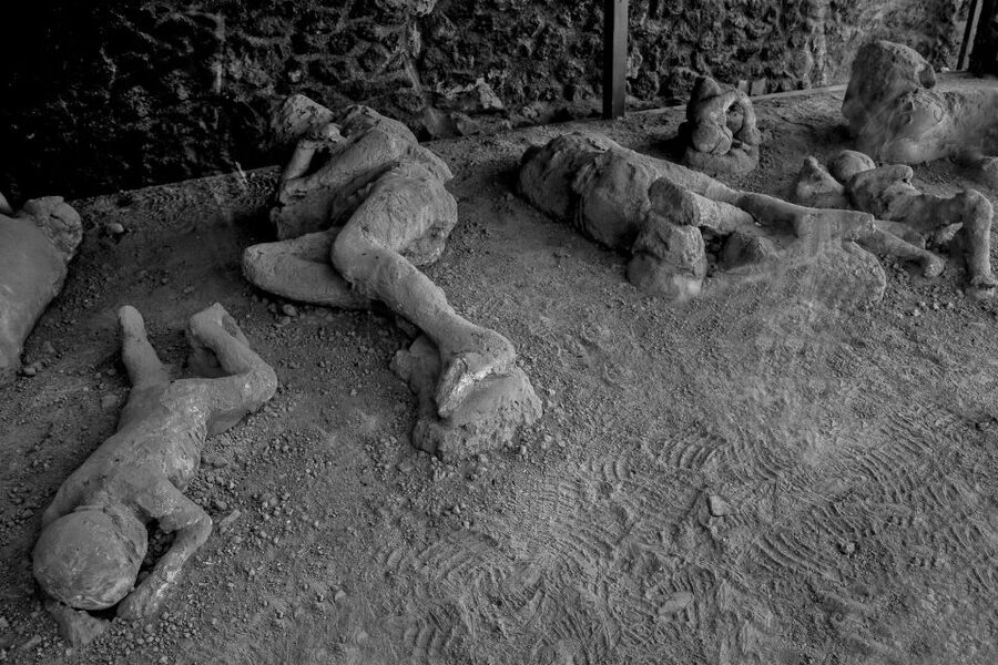 Pompeii Guided Tour with Archaeologist - Forum stops: seeing how Pompeii worked day to day