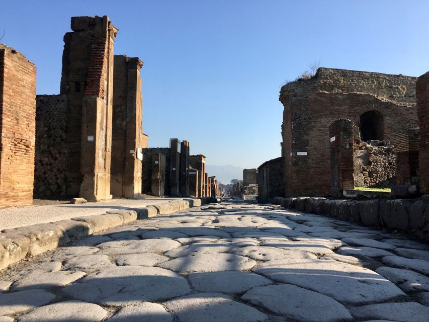 Pompeii: Guided Tour with Archaeologist with max. 12 People - Key highlights you’ll feel right away
