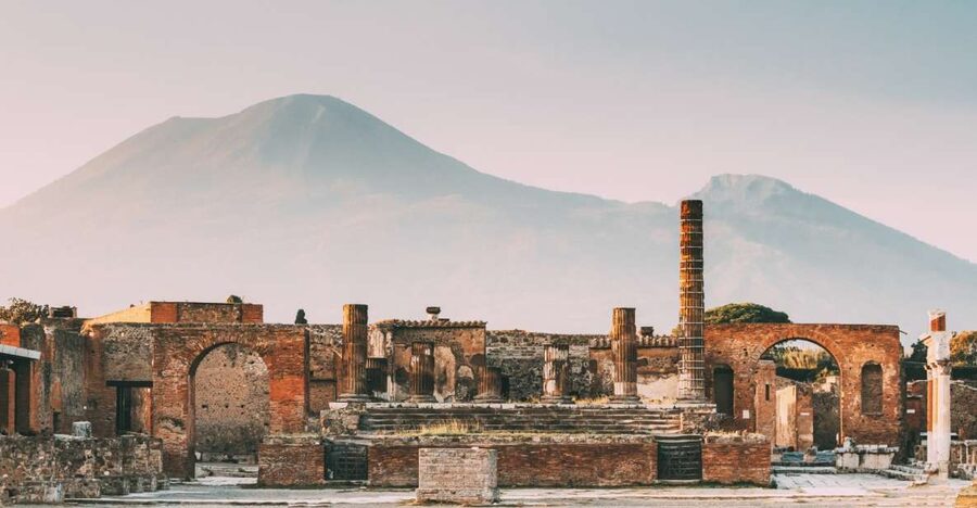 Pompeii Guided Tour with Archeologist - The core route: streets, daily life, and the final day