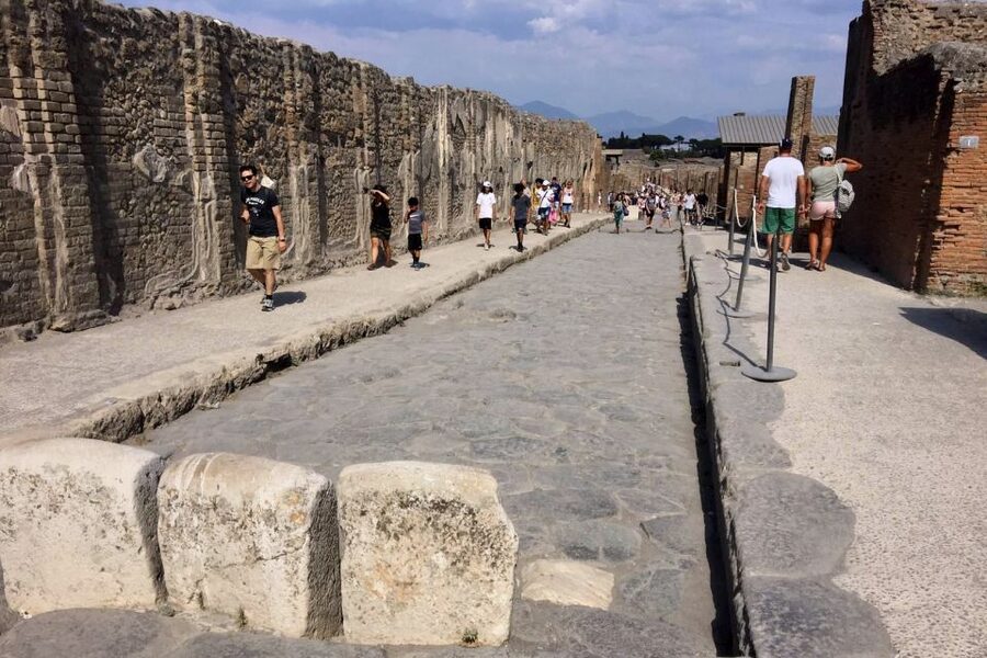 Pompeii: Guided Walking Tour with Entrance Ticket - Meeting at Hotel Vittoria (10:50am) and finding your guide fast