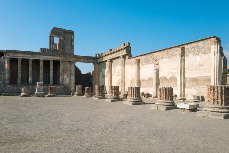 Pompeii & Herculaneum Tour with an archeologist - Meeting at Coffee Shop Vittoria and what the small-group format feels like