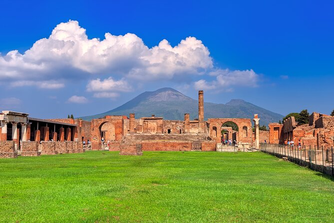 Pompeii Private & Personalized Tour with archeology expert guide - Hearing the guide: headsets for groups over 6