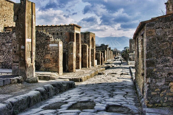 Pompeii Private & Personalized Tour with archeology expert guide - FAQ