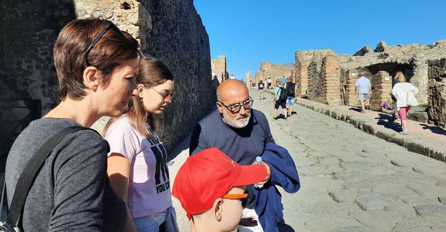 Pompeii Private Tour for Kids and Their Families - Why a kids-and-family private Pompeii tour works