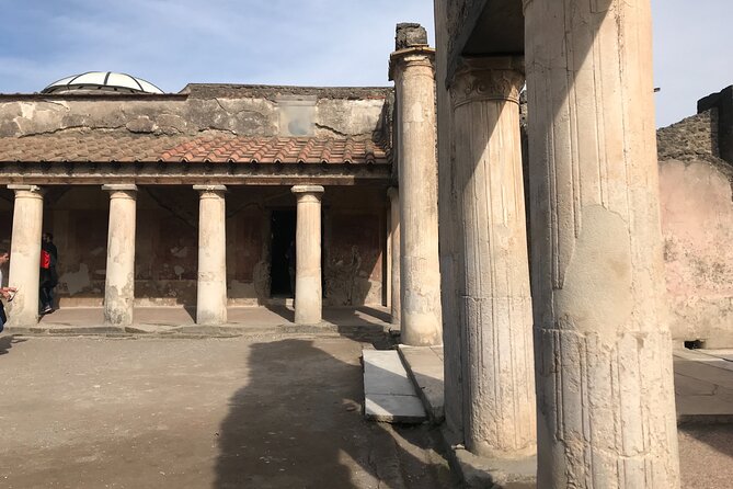 Pompeii Private Tour with an Archaeologist and Skip The Line - Theatre, Temples, Baths, and Everyday Street Life: Stop-by-Stop Breakdown