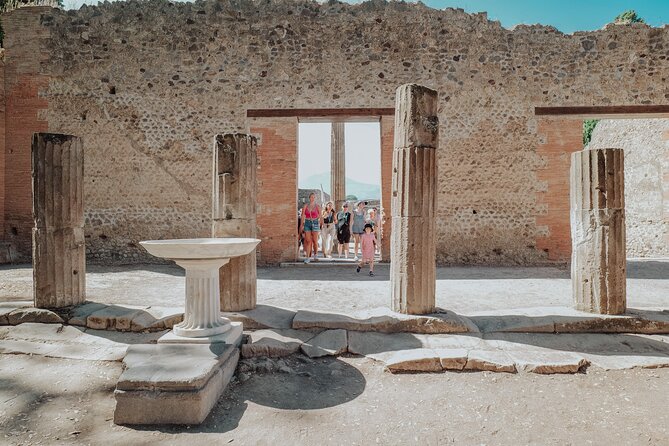 Pompeii Private Tour with an Archaeologist Guide - Crowd control, pacing, and the real benefit of private time