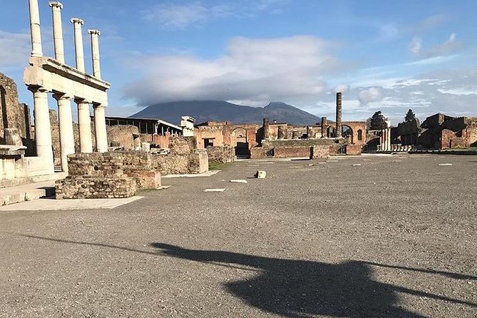 Pompeii Private Tour with Expert Guide - Roman villas and thermal baths: architecture that explains daily routines