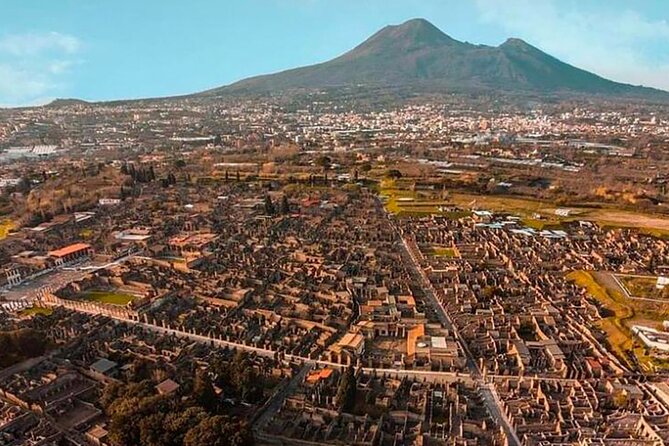 Pompeii private tour with expert guide in archaeology - A rich patrician house (Domus): frescoes, mosaics, and status