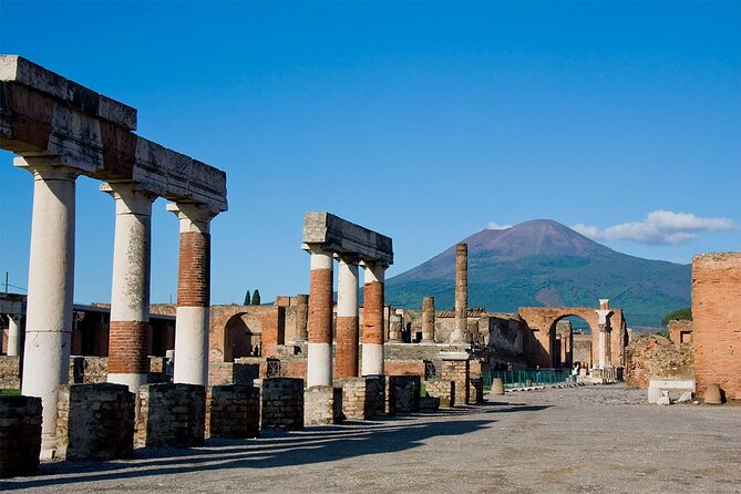 Pompeii private tour with expert guide in archaeology - Gladiator training and the theater: entertainment in Roman Pompeii