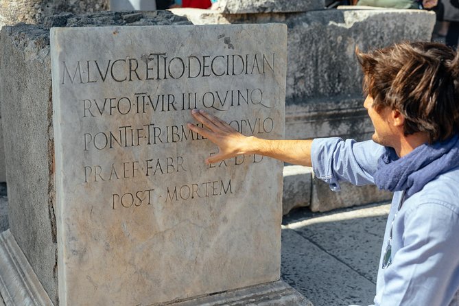 Pompeii PRIVATE TOUR With Locals: Ticket & Guide Included - Meeting point and day-of logistics at Via Villa dei Misteri