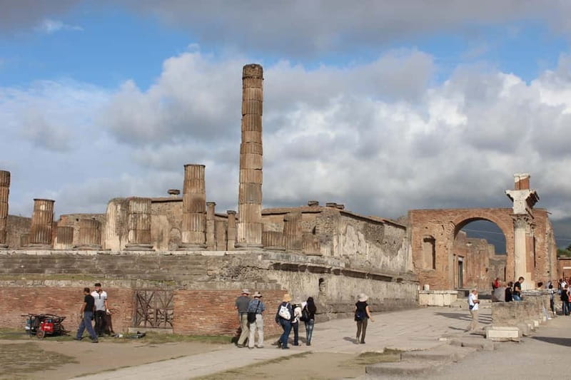 Pompeii: Skip-the-Line Guided Archaeological Discovery Tour - Earphones and monolingual guiding: better than it sounds