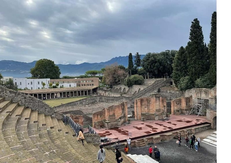 Pompeii: Skip-the-Line Private Tour with Archaeologist Guide - Shops, bakery, laundry, and fast-food style stops